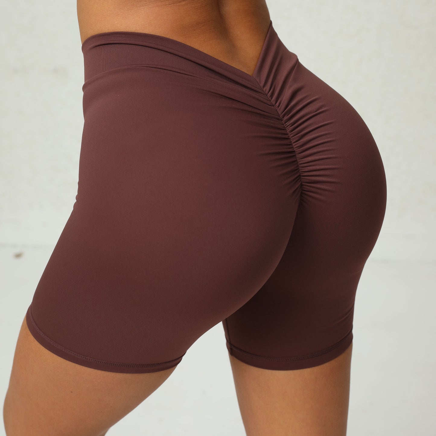 V-shaped tight sports shorts