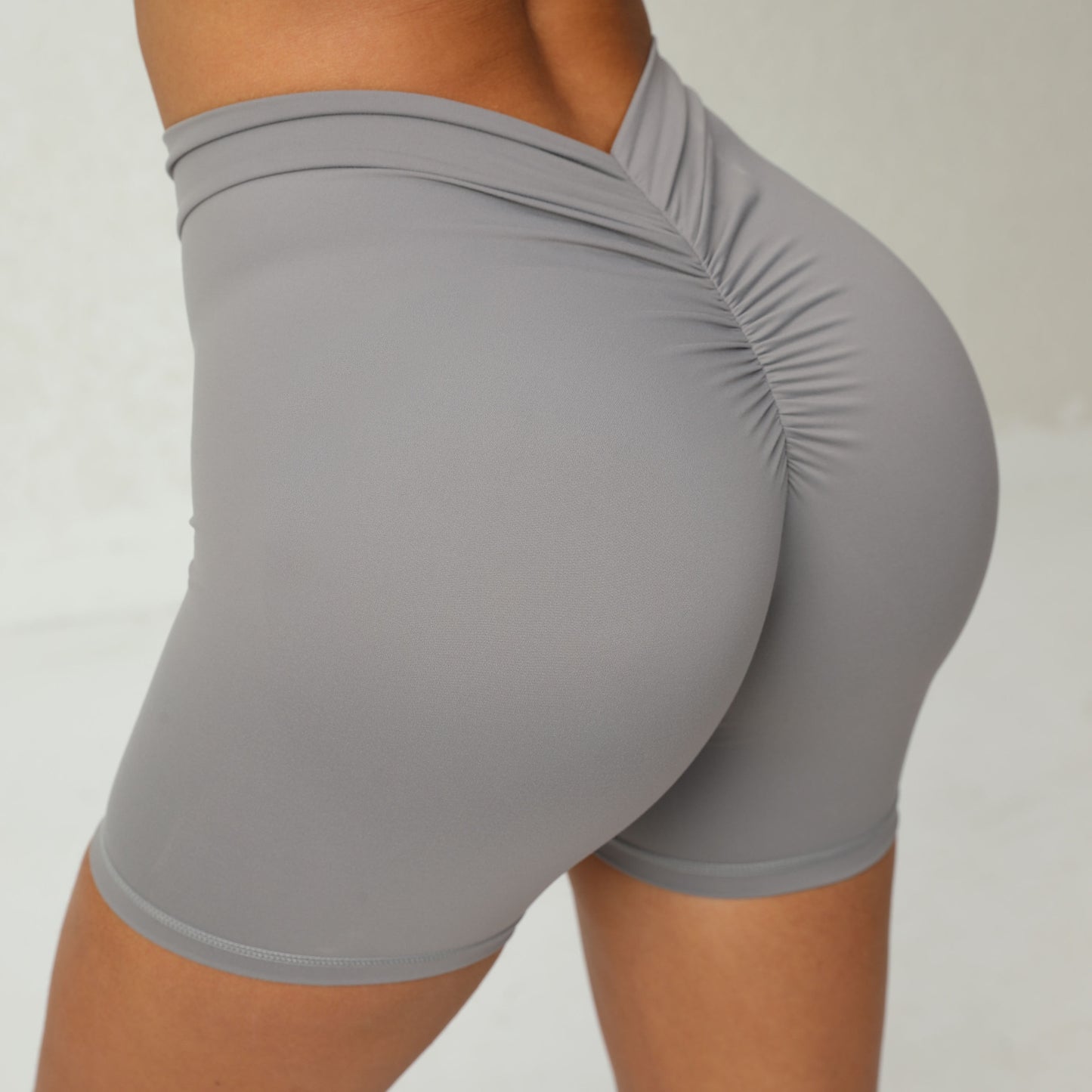 V-shaped tight sports shorts